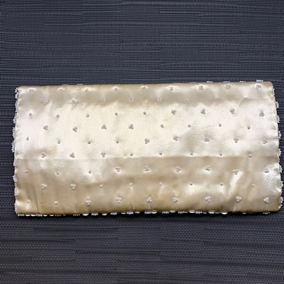Vintage cream satin beaded & sequin clutch - Picture 2 of 5